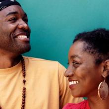 Biso 4 artistes du groupe souriants
