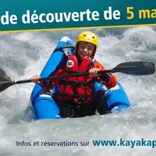 Jeune kayakiste lors d'un stage