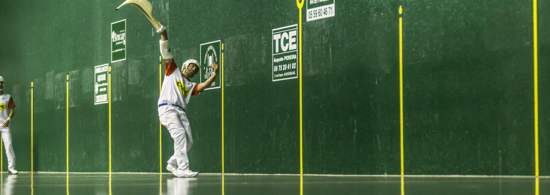 Sportif au Complexe de Pelote 
