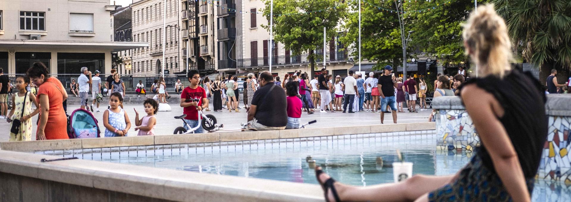 Plusieurs personnes place Clemenceau