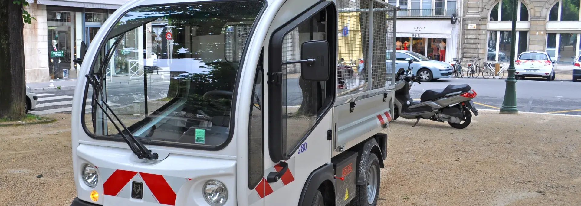 Véhicule de la propreté urbaine 