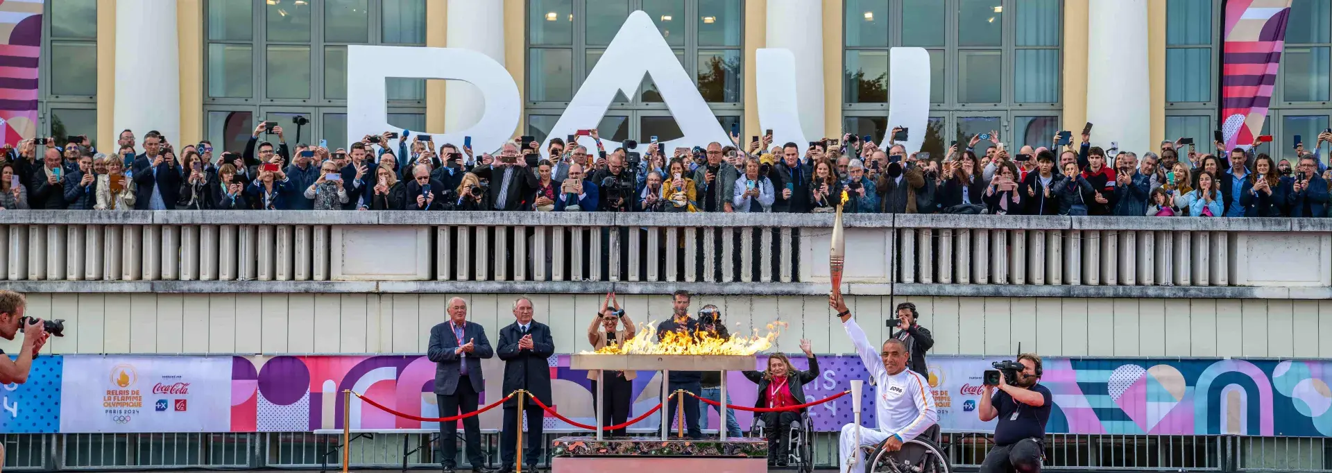 Le chaudron olympique est allumé par Ahmed Andaloussi