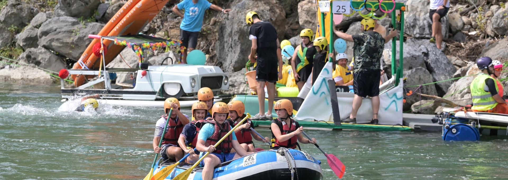 Radeau qui descend le gave de Pau