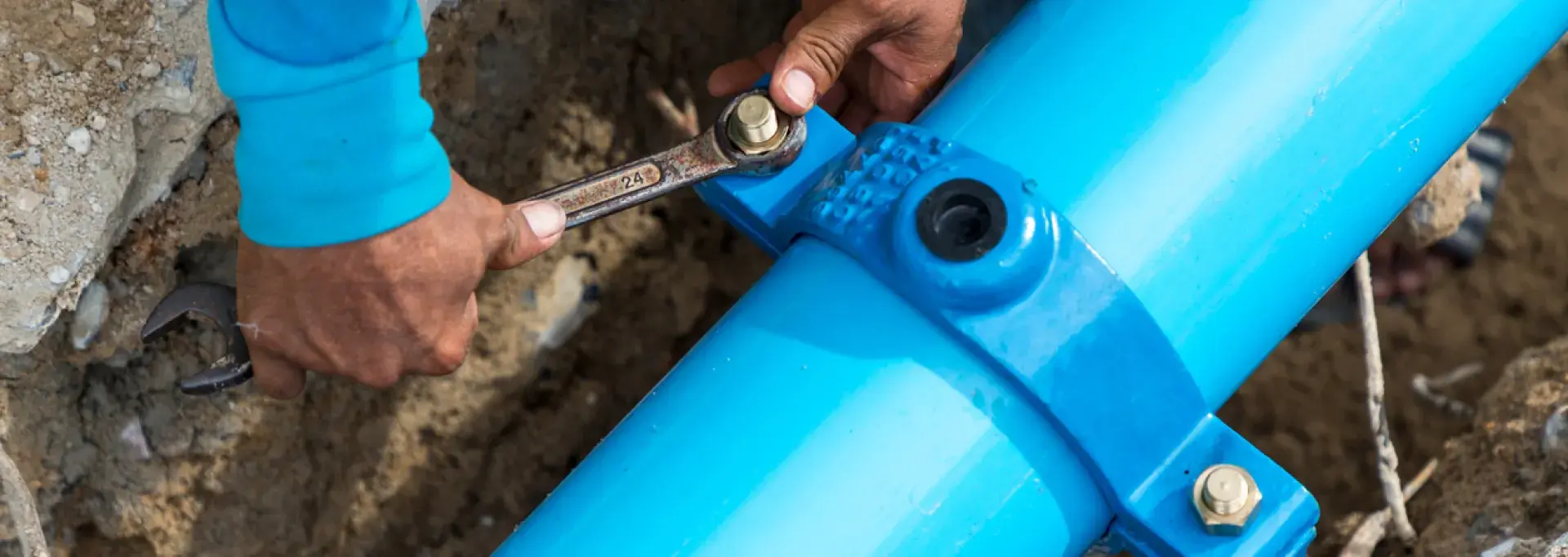  Chantier avec de nouvelles conduites d’eau dans le sol