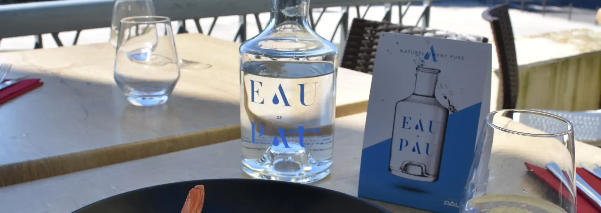 La carafe « L’Eau de Pau » en vente à l’Office de tourisme