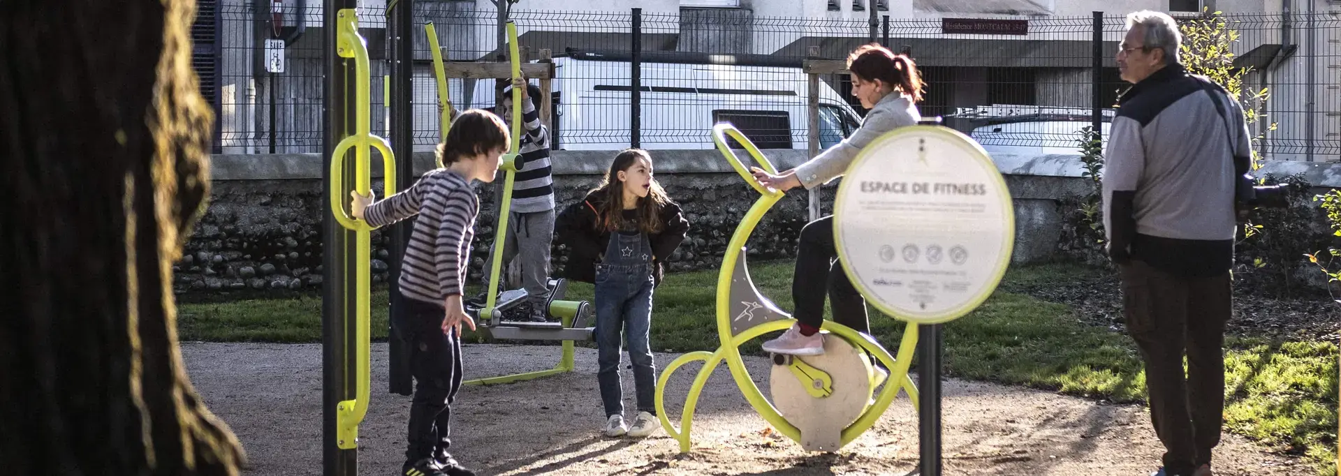  Square des Anglais : les agrès sportifs