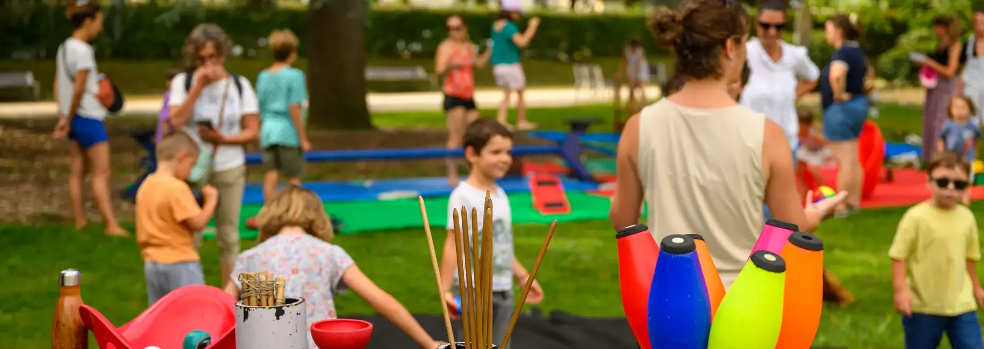 Des enfants dans un parc de la ville de Pau