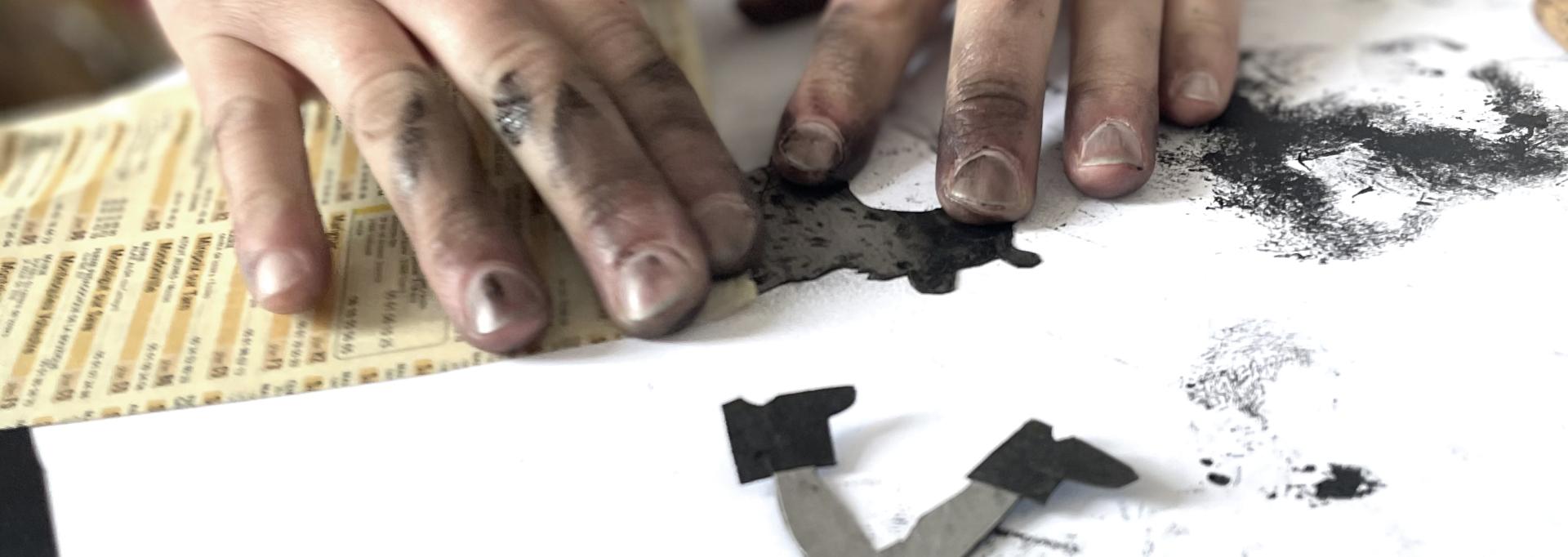 mains atelier de gravure