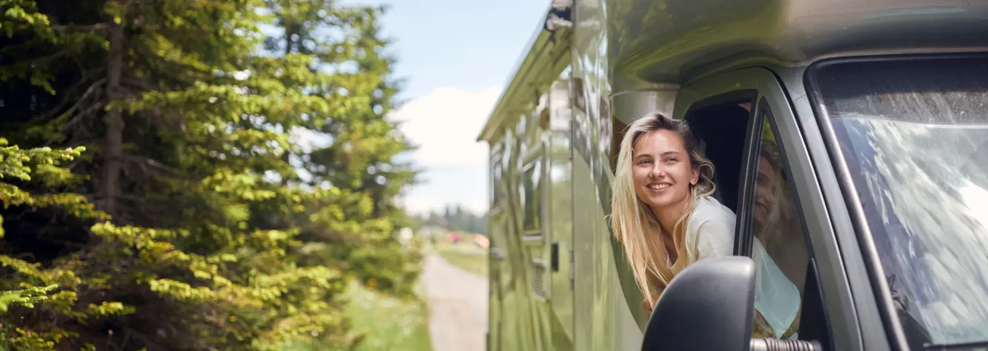 Un camping-car sur la route 