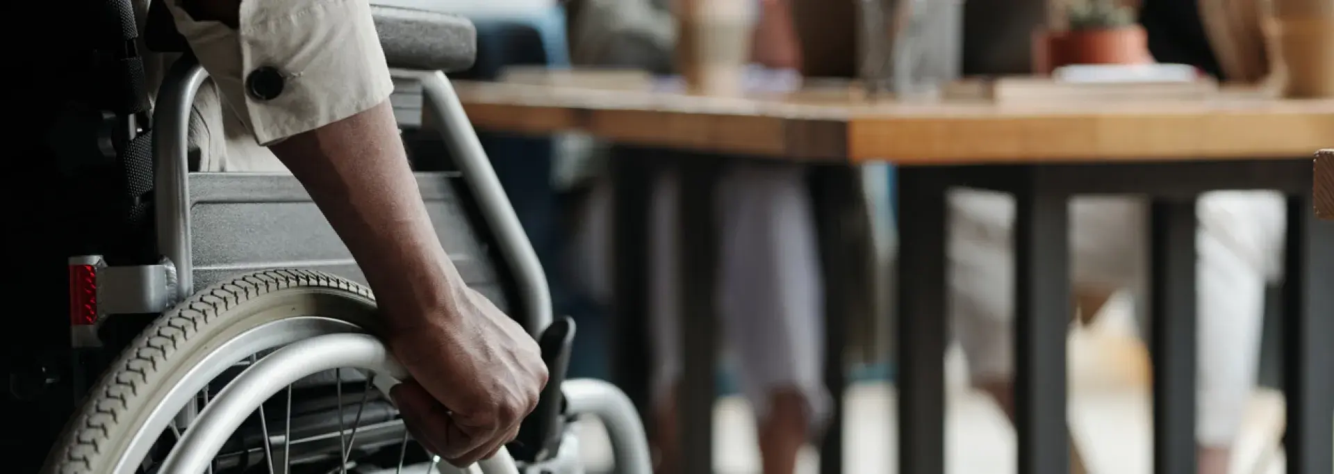 Un handicap en fauteuil dans un logement