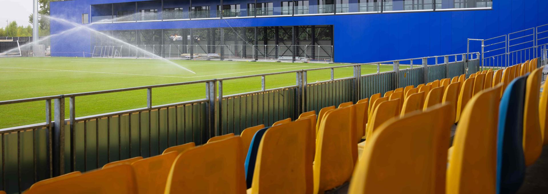 La nouvelle tribune du Nouste Camp avec l'espace supporters en bas, VIP en haut.