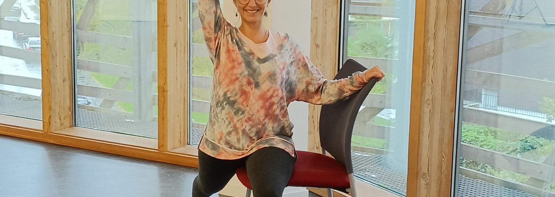 YOGA SUR CHAISE