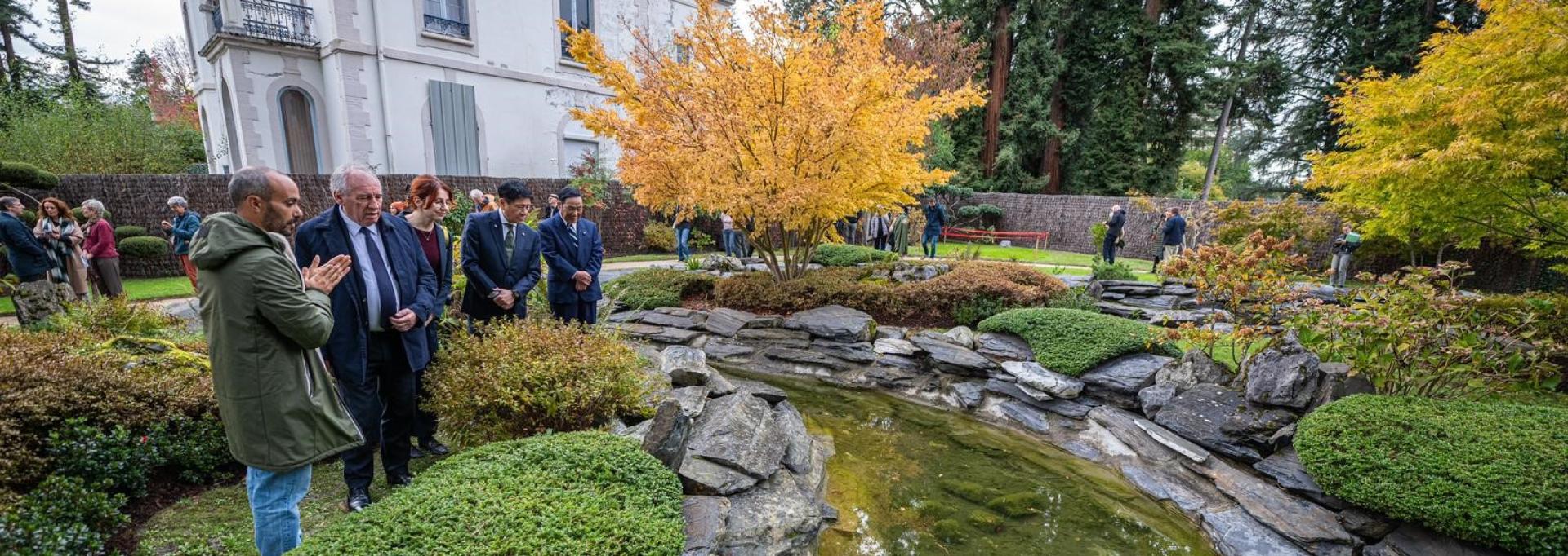 Visite du jardin de Kofu à l'occasion du 50e anniversaire du jumelage 
