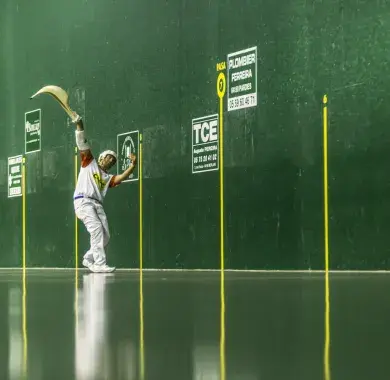 Sportif au Complexe de Pelote 