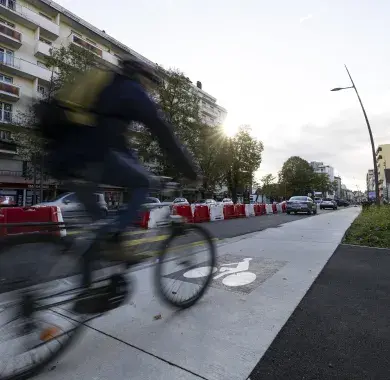 Cycliste sur piste cyclable au niveau de Batsalle