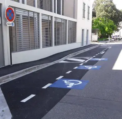 Place de stationnement pour les personnes en situation de handicap