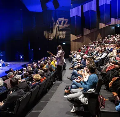 Salle de concert pleine lors du concert de Chicago Blues