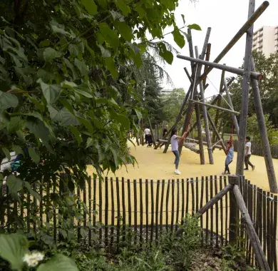 Des enfants dans le quartier Saragosse