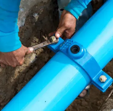  Chantier avec de nouvelles conduites d’eau dans le sol