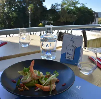 La carafe « L’Eau de Pau » en vente à l’Office de tourisme