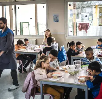 Un repas à la cantine de l'école Nandina Park