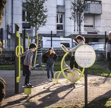  Square des Anglais : les agrès sportifs