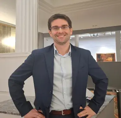 Portait de Fabien Leclerc, directeur des musées palois