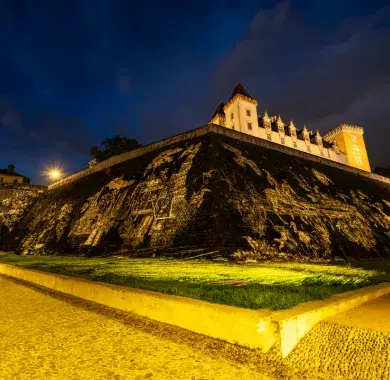 Fresque lumineuse sur les remparts du château de Pau