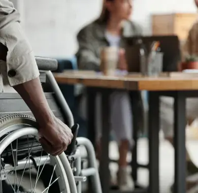 Un handicap en fauteuil dans un logement