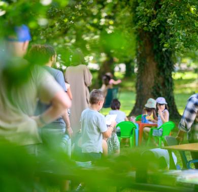 Pau's détente sur les pelouses de l'université