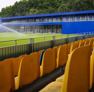La nouvelle tribune du Nouste Camp avec l'espace supporters en bas, VIP en haut.