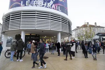 Place du Foirail avec le bâtiment culturel en fond