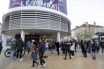 Place du Foirail avec le bâtiment culturel en fond