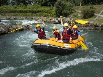 Un groupe en train de faire du rafting