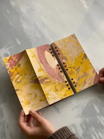 Impression de cire sur un livre à spirales