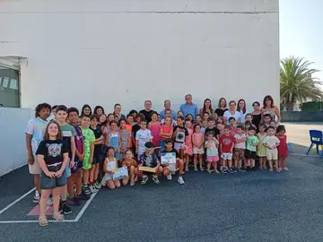 Photos de groupe avec les enfants de l'école de Meillon 