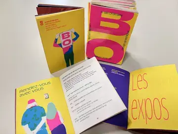 Photos des première et dernières de couverture et de pages intérieures du programme de saison 2026/2027 du Bel Ordinaire, en format mini.