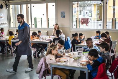 Un repas à la cantine de l'école Nandina Park