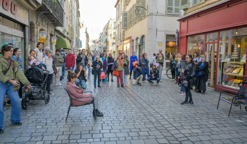 Théâtre de rue dans le cadre des violences faites aux femmes