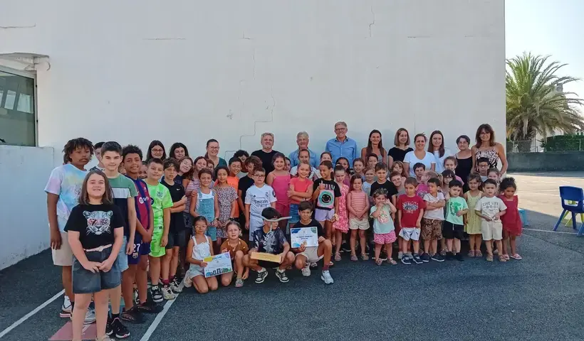 Photo de groupe des enfants de l'école